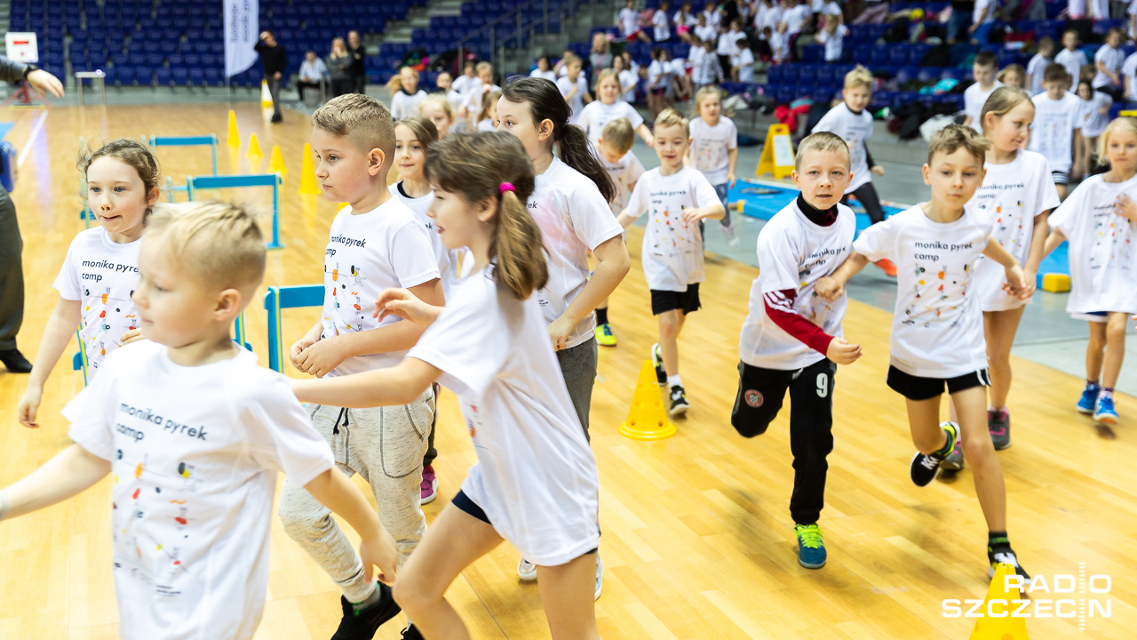 Prawie 350 uczniów szczecińskich szkół podstawowych z klas 1-3 będzie mogło wykonać w czwartek swój pierwszy skok o tyczce.