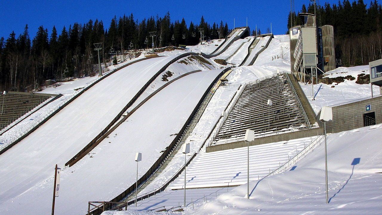 Skocznia narciarska w Lillehammer. Fot. www.wikipedia.org / Spearhead