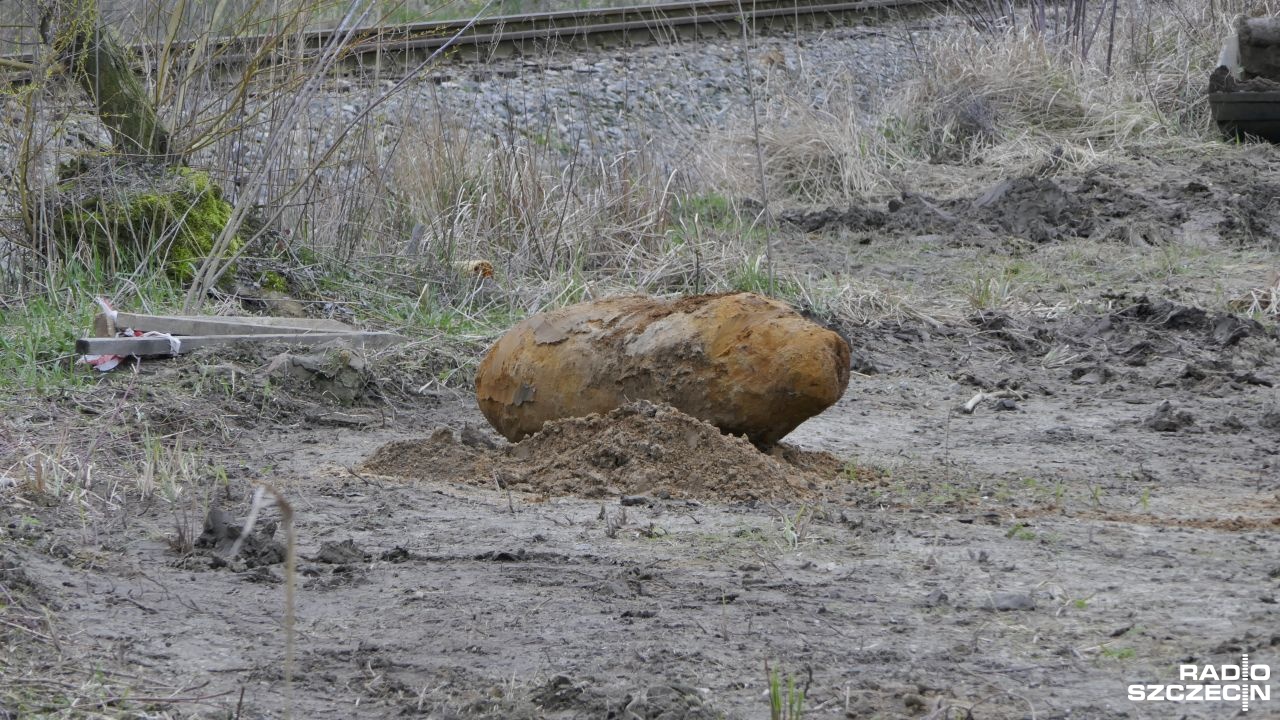 Ponad dwustukilogramową bombę z Polic saperzy podniosą w sobotę rano. Wtedy też nastąpi ewakuacja okolicznych pracowników.