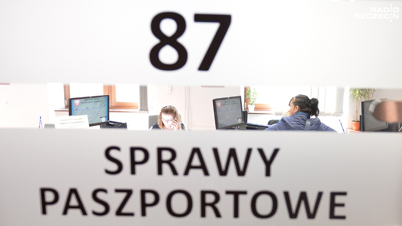 Można złożyć wniosek o paszport lub odebrać dokument - to kolejna sobota paszportowa w Zachodniopomorskim Urzędzie Wojewódzkim w Szczecinie. Stanowiska, kasa i fotograf będą czynne w godz. 8-15.