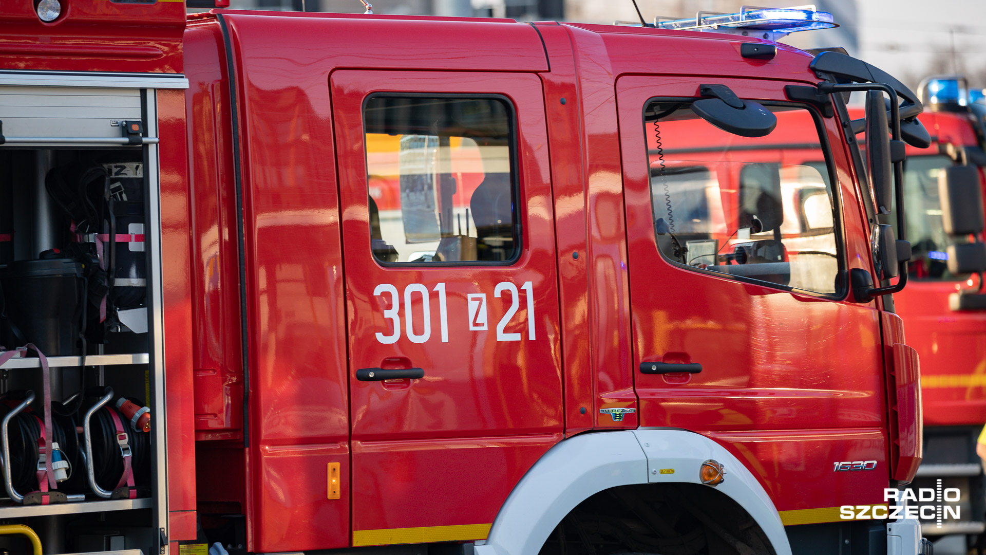 W miejscowości Czarna Łąka, w powiecie goleniowskim, stanął w płomieniach jednorodzinny dom. W gaszeniu pożaru wzięło udział osiem zastępów straży pożarnej.