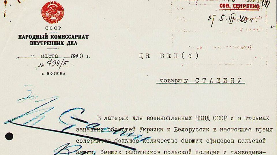 W czwartek przypada 80. rocznica podpisania przez Józefa Stalina rozkazu zgładzenia polskich jeńców wojennych. Od 5 marca 1940 roku - w kolejnych tygodniach oprawcy z NKWD zamordowali strzałem w tył głowy ponad 22 tysiące polskich oficerów: Wojska Polskiego, Policji, Straży Granicznej i Żandarmerii Wojskowej.