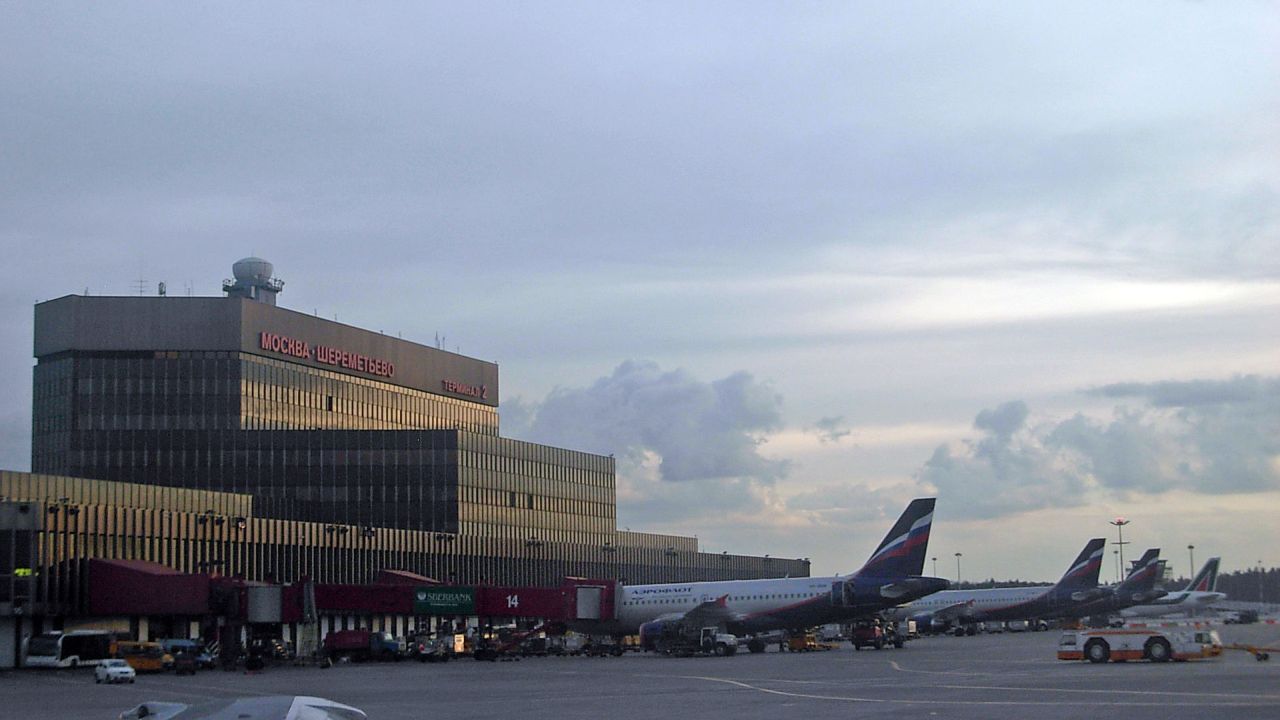 Główną przyczyną katastrofy na moskiewskim lotnisku Szeremietiewo był błąd pilotów - podała gazeta Kommiersant. W niedzielę rosyjska maszyna zapaliła się podczas awaryjnego lądowania. W płomieniach zginęło 41 osób.