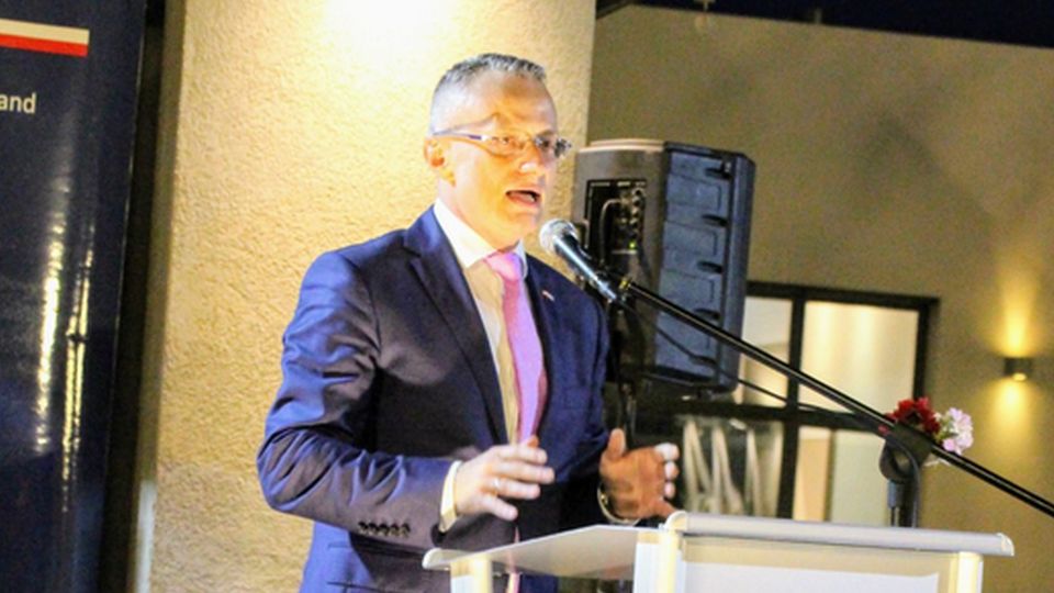 Stosunki polsko-izraelskie są napięte, ale to nie był atak polityczny - w ten sposób goście audycji Radio Szczecin na Wieczór komentowali atak na ambasadora Polski w Tel Awiwie. Do napaści doszło przed gmachem placówki dyplomatycznej.