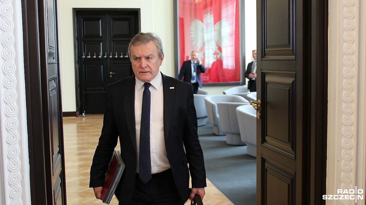 Wicepremier Piotr Gliński ocenia, że unijna armia to zły pomysł. Wspólnota przez lata prowadziła wobec Rosji katastrofalną politykę, a teraz nie pomaga Polsce i nałożyła na nią politycznie motywowane sankcje - tak mówi wicepremier Gliński w wywiadzie dla brytyjskiej gazety Sunday Telegraph.
