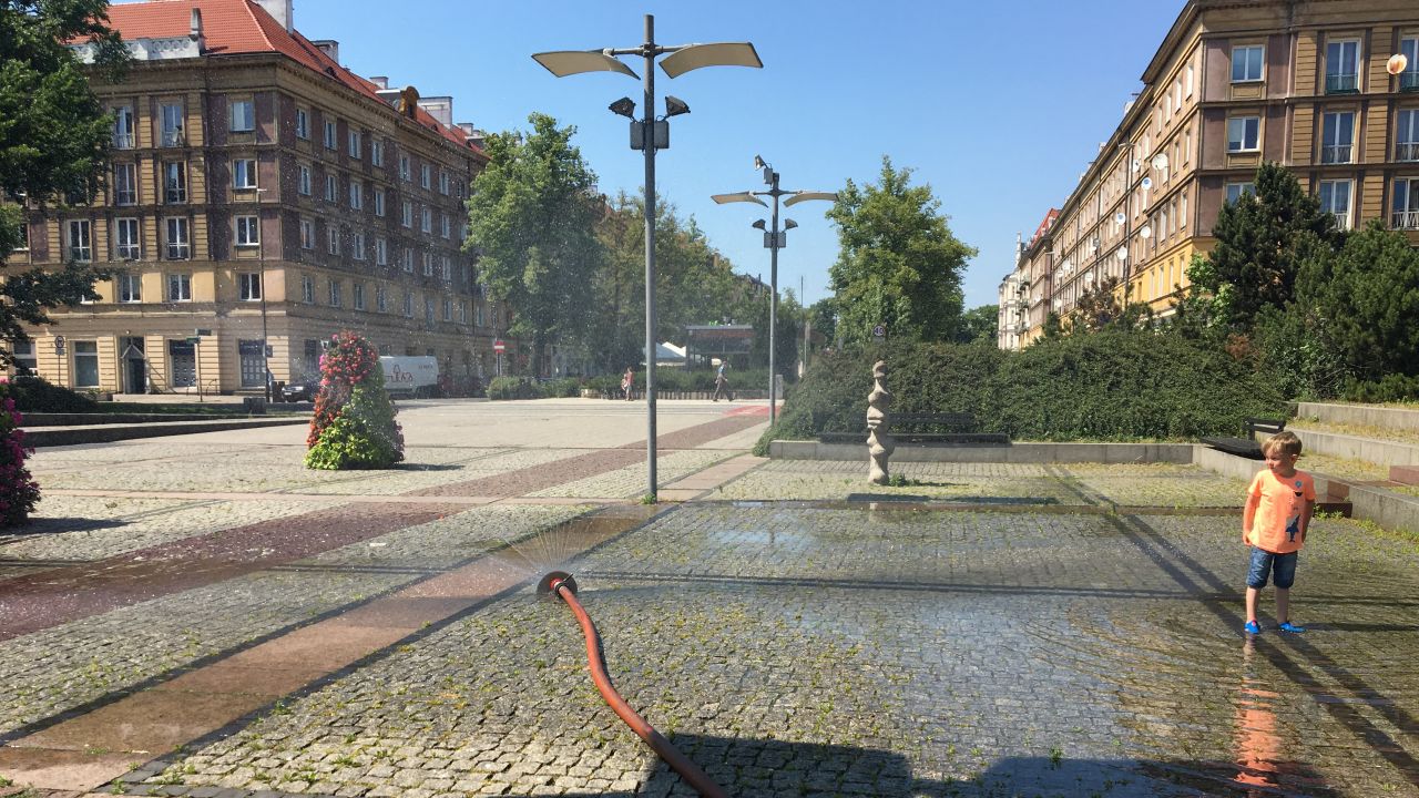 W środę rekordy temperatur - synoptycy prognozują ponad 30 stopni. Jeśli tak będzie, w Szczecinie ustawiane będą kurtyny wodne.