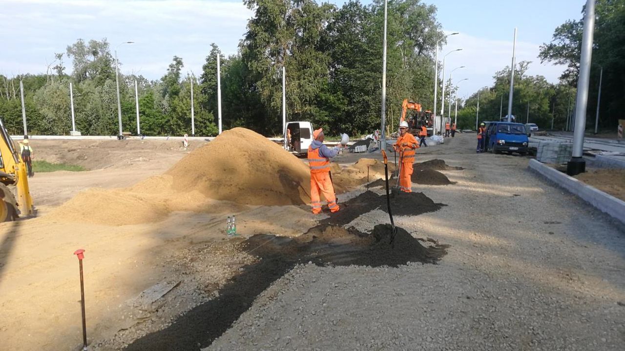Przebudowa pętli tramwajowej Las Arkoński powinna zakończyć się jeszcze w trakcie wakacji. Jest więc szansa, że z początkiem nowego roku szkolnego trójki i dziesiątki powrócą na ulicę Niemierzyńską.