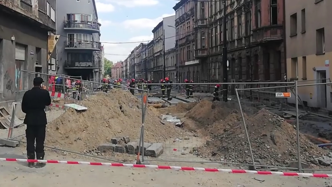 We wtorek mają być przeprowadzone sekcje zwłok osób, które zginęły w wybuchu gazu w kamienicy w Bytomiu. Do tragicznego zdarzenia doszło w minioną sobotę. Ofiary to 39-letnia kobieta oraz jej dwie kilkuletnie córki. Ponadto cztery osoby zostały ranne.
