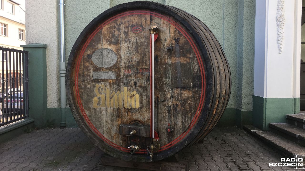 Cztery osoby zatrzymane za nieprawidłowości w zarządzaniu szczecińską fabryką wódki - informuje Prokuratura Okręgowa w Szczecinie.