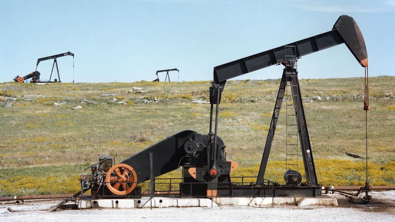 Akcje rosyjskich spółek naftowych w dół