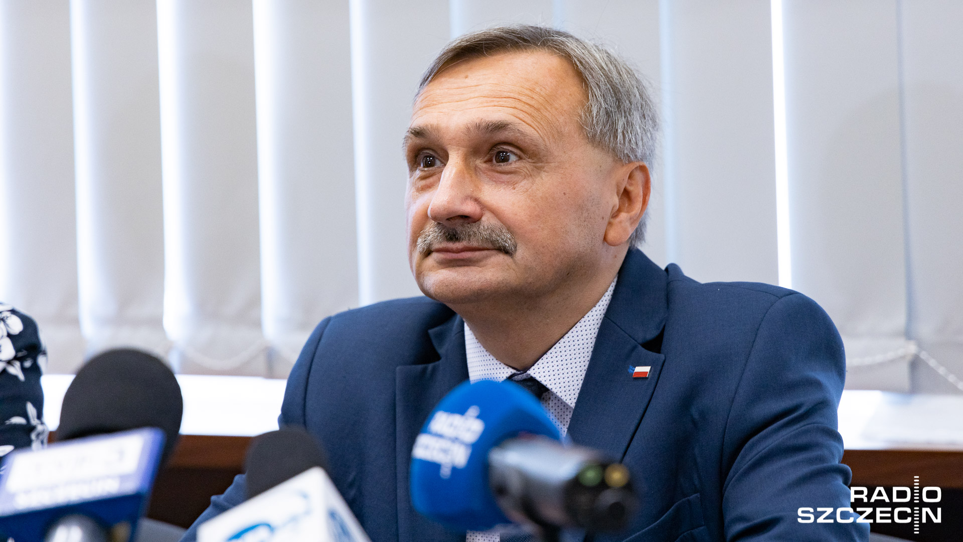 Umieszczanie na listach kandydatów do parlamentu byłych funkcjonariuszy aparatu terroru PRL jest skandaliczne - mówi wiceminister oświaty, Maciej Kopeć, który ubiega się o mandat posła z listy Prawa i Sprawiedliwości.