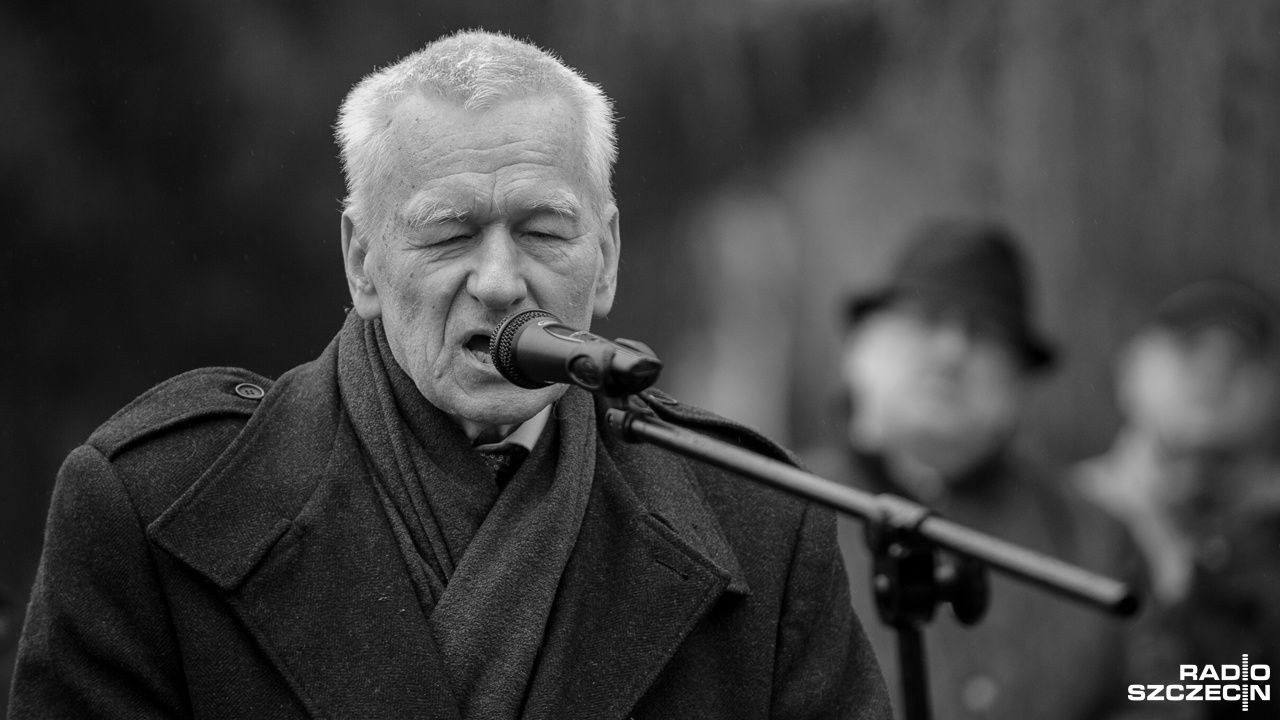 Całe życie wierny swoim ideałom - tak politolodzy wspominali zmarłego w poniedziałek Kornela Morawieckiego.
