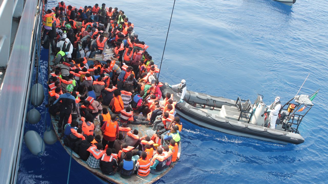Na Lampedusę w ciągu doby przypłynęło 37 łodzi z migrantami