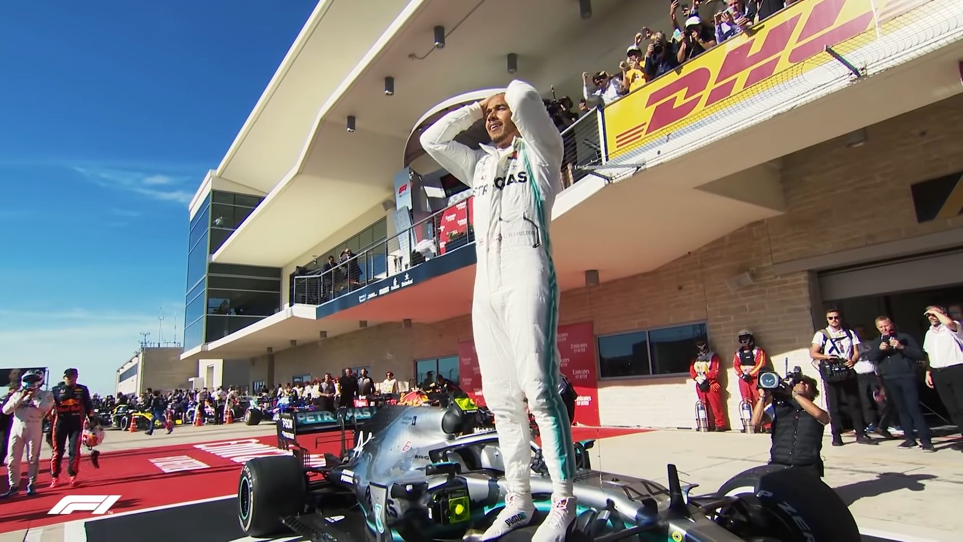 W Nowy Rok 7-krotny mistrz świata Formuły 1 Lewis Hamilton zostanie szlachcicem. Jak informują brytyjskie media o przyznanie tytułu miał zabiegać u królowej Elżbiety II premier Wielkiej Brytanii Boris Johnson.