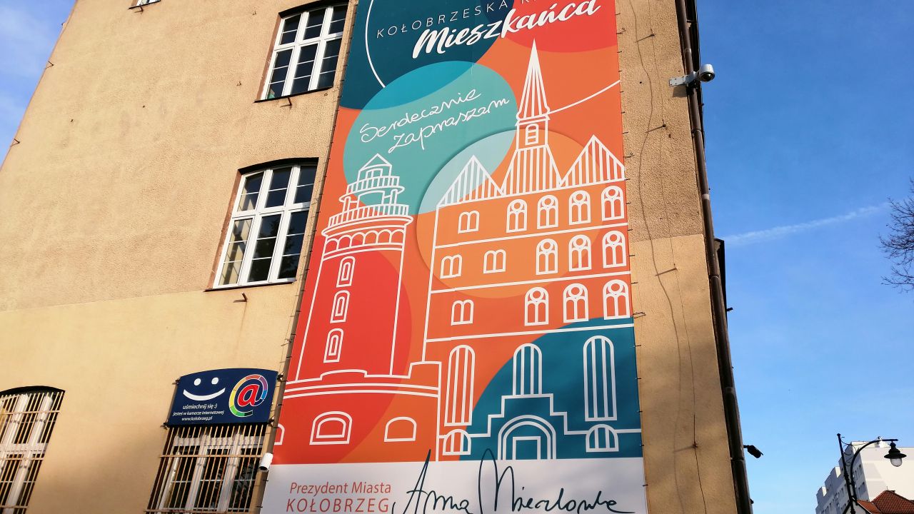 Do kołobrzeskiego Urzędu Miasta wpłynęła petycja środowisk katolickich, które apelują do magistratu o przywrócenie symbolu krzyża na wizerunku miejscowej katedry, umieszczonym na materiałach promujących Kołobrzeską Kartę Mieszkańca.