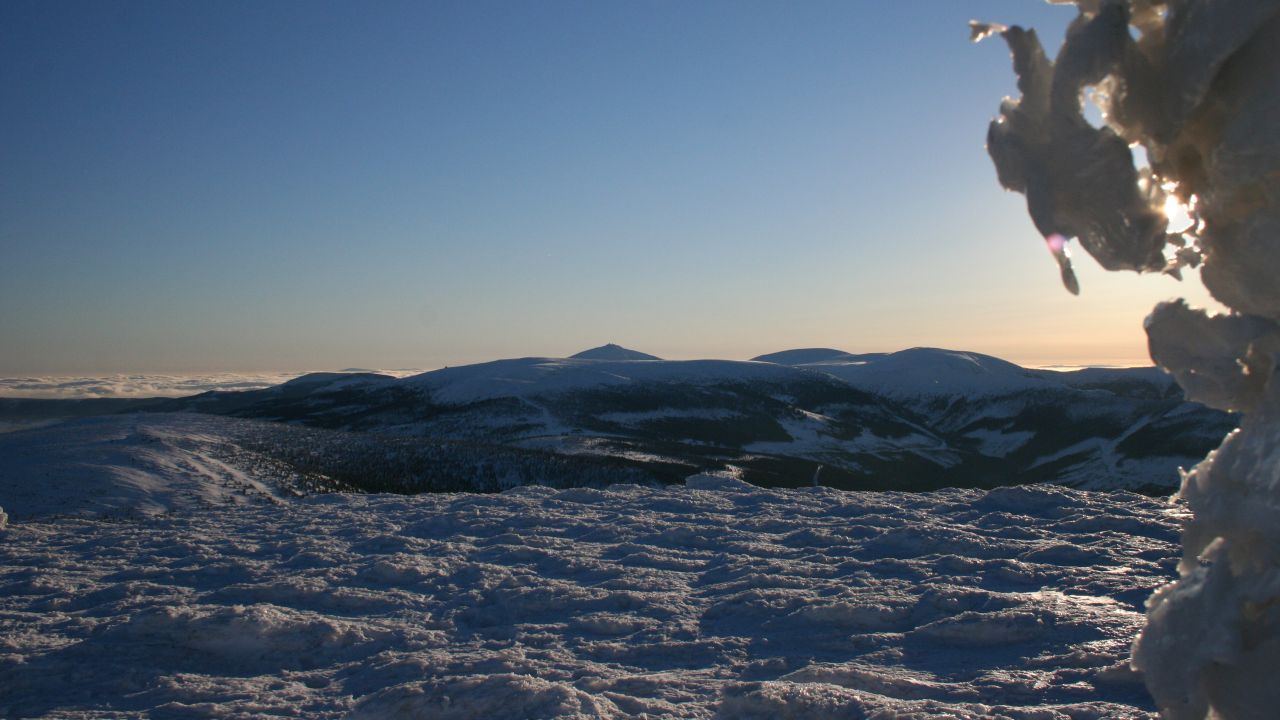 W Karkonoszach podczas ferii zimowych spodziewane są tłumy turystów. Aby zimowa wyprawa w góry była udana, przede wszystkim musi być bezpieczna.