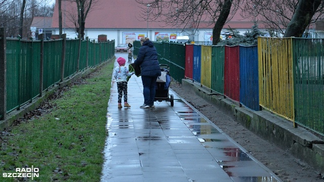 Szefostwo placówki nie wyklucza, że pojawią się kolejne i informuje, że obecnie nie ma możliwości zapewnienia opieki dzieciom. Fot. Łukasz Szełemej [Radio Szczecin] Masowe zwolnienia lekarskie w szczecińskim przedszkolu [WIDEO, ZDJĘCIA]