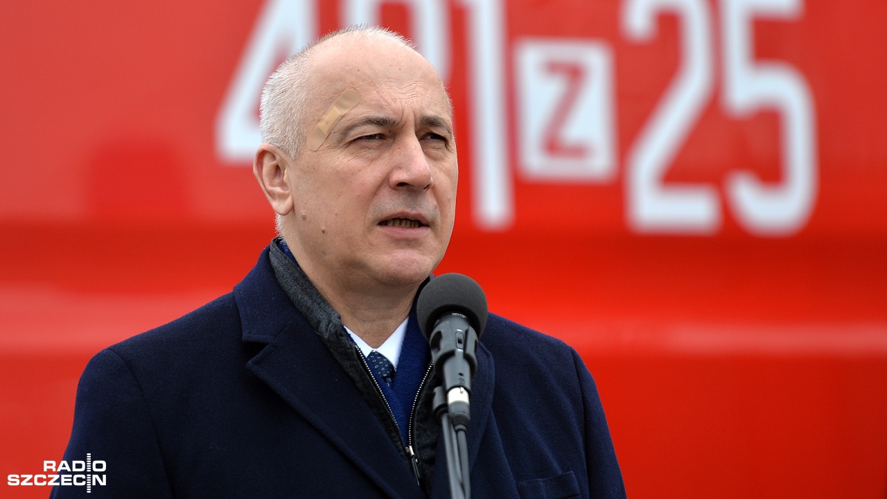 Minister spraw wewnętrznych i administracji Joachim Brudziński podziękował nauczycielom, którzy pomimo trwającego strajku, pozostali przy dzieciach i wspierają ich w czasie egzaminów.