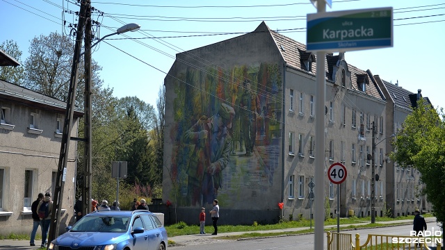 Fot. Łukasz Szełemej [Radio Szczecin] Wyjątkowe murale ozdobiły budynki na szczecińskim Skolwinie [WIDEO, ZDJĘCIA]