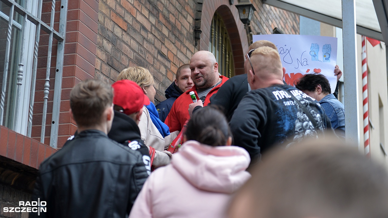 Prokuratura Regionalna w Szczecinie wcześniej chciała uniewinnienia dla mężczyzny, który 20 lat spędził w więzieniu za podwójne zabójstwo. Teraz do Sądu Najwyższego wpłynął wniosek, by sprawa została ponownie rozpatrzona, ale przy zachowaniu przez Kraskę statusu podejrzanego.