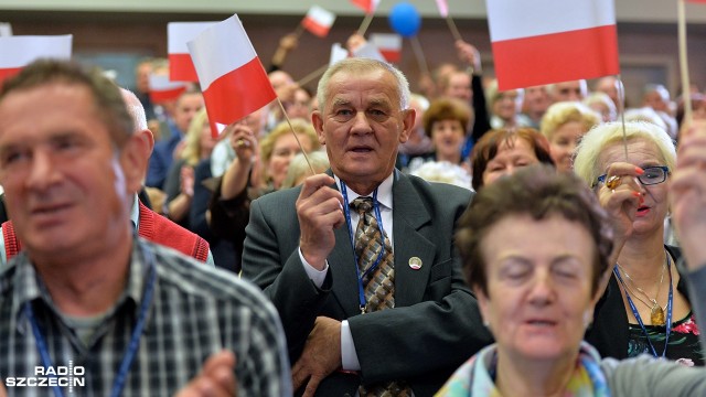 Podczas konwencji wyborczej Prawa i Sprawiedliwości, która odbyła się w auli Uniwersytetu Szczecińskiego przy ul. Krakowskiej, swoje wystąpienia mieli też premier Mateusz Morawiecki i szef MSWiA Joachim Brudziński. Fot. Łukasz Szełemej [Radio Szczecin] Konwencja PiS: walka z pedofilią i ochrona dzieci oraz równość Polski w UE [WIDEO, DUŻO ZDJĘĆ]