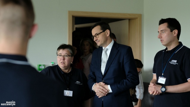 Premier Mateusz Morawiecki zwiedził Centrum Symulacji Medycznej Pomorskiego Uniwersytetu Medycznego. Fot. Wojciech Ochrymiuk [Radio Szczecin] Premier zwiedził "sztuczny szpital" w Szczecinie [WIDEO, ZDJĘCIA]