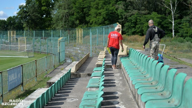 Fot. Łukasz Szełemej [Radio Szczecin] Stare krzesełka Pogoni trafią na stadion Chemika Police [ZDJĘCIA]