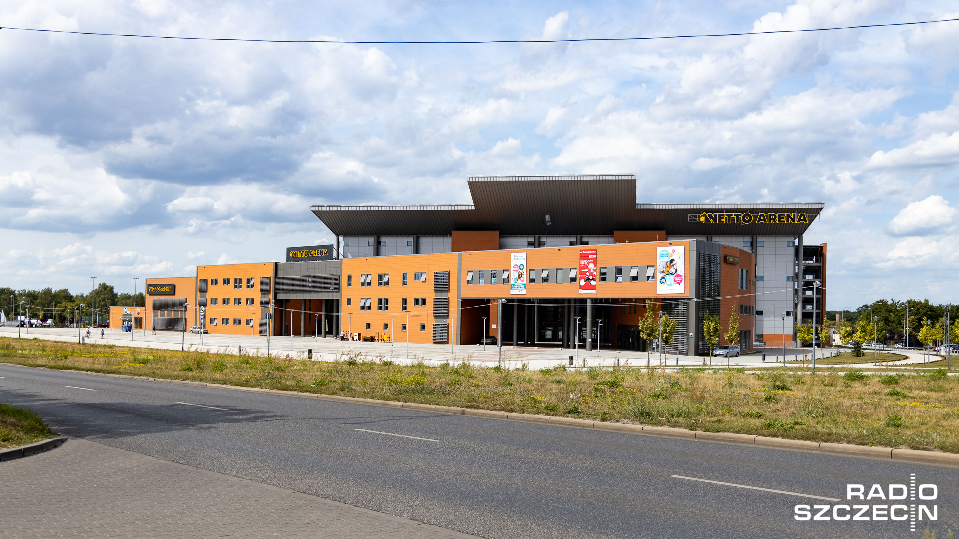 Blisko 300 maluchów ze szczecińskich przedszkoli wzięło udział w zajęciach z gwiazdami sportu w hali Netto Arena w Szczecinie. Z dziećmi bawili się między innymi siatkarka Maria Liktoras, kolarz Damian Zieliński i lekkoatleta Patryk Dobek.