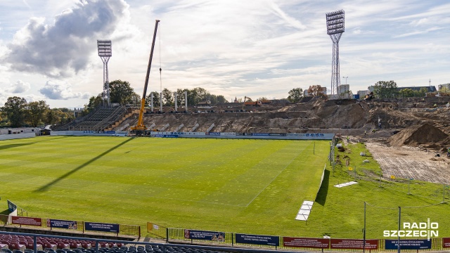 Fot. Robert Stachnik [Radio Szczecin] Na budowie stadionu pojawiły się elementy trybun [WIDEO, ZDJĘCIA]