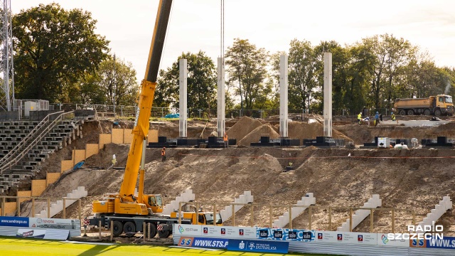 Fot. Robert Stachnik [Radio Szczecin] Na budowie stadionu pojawiły się elementy trybun [WIDEO, ZDJĘCIA]