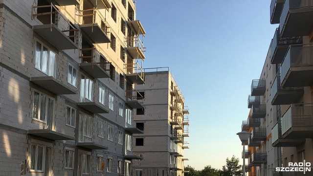 Ceny mieszkań w Szczecinie idą w górę - tak wynika z danych internetowego serwisu Otodom. Porównując ze styczniem ubiegłego roku za kawalerkę trzeba teraz zapłacić o 19 proc. więcej.