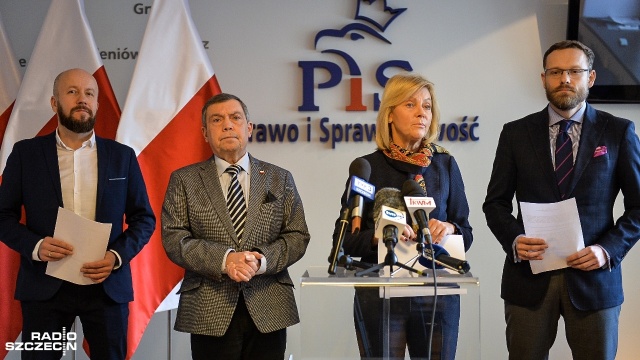 Będziemy apelować do rad gmin i powiatów w całym województwie o to, żeby uchwaliły 98 bonifikatę za przekształcenie użytkowania wieczystego we własność - ogłosili w czwartek radni miasta i sejmiku z Prawa i Sprawiedliwości.