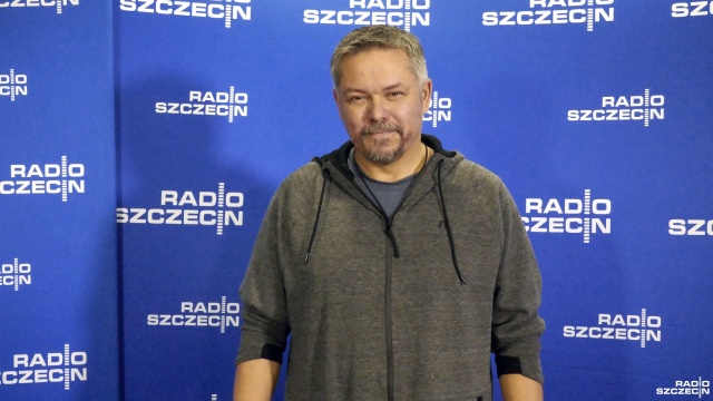 Wojtek Jakowiec był gangsterem w szczecińskiej grupie Oczki. Roman Zięba przemytnikiem na Dalekim Wschodzie. Obaj przeszli głębokie nawrócenia. Teraz są Pielgrzymami Miłosierdzia i modlą się za grzechy swoje i całego świata.