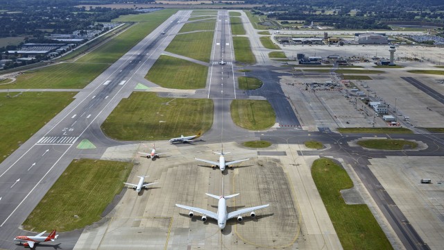 Port lotniczy Londyn-Gatwick informuje, że wyda na technologię antydronową pięć milionów funtów, kupno potwierdziło też lotnisko Heathrow.