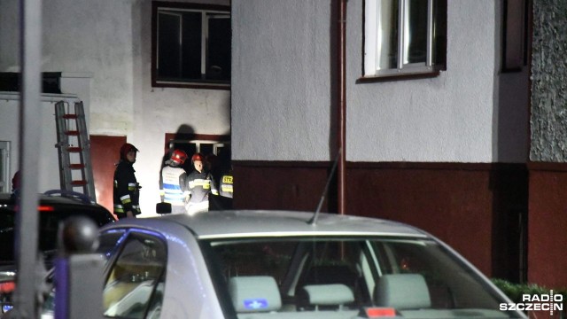 Pięć osób nie żyje, a jedna z poparzeniami trafiła do szpitala. Taki jest bilans piątkowego pożaru w tzw. escape roomie przy ulicy Piłsudskiego w Koszalinie. Wszystkie ofiary to nastolatki. Poparzony to z kolei około 25-letni mężczyzna.