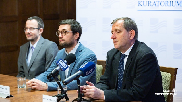 Ministerstwo kładzie nacisk na rozwój szkolnictwa zawodowego, ale równocześnie istotne jest, by szkoły ponadpodstawowe przygotowywały do studiów wyższych i do życia społecznego - mówił w Szczecinie prof. Andrzej Waśko, doradca Prezydenta RP.