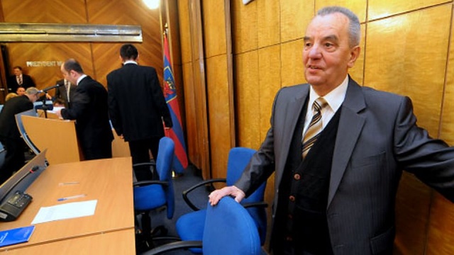 Jan Stopyra będzie doradzał Piotrowi Krzystkowi w polityce senioralnej. Stopyra był komunistycznym prezydentem w Szczecinie, a później wieloletnim radnym SLD. W ostatnich wyborach startował z listy Piotra Krzystka, ale mandatu już jednak nie zdobył. Z urzędem miasta się nie rozstaje, bo teraz prezydent Szczecina wziął go na swojego pełnomocnika.