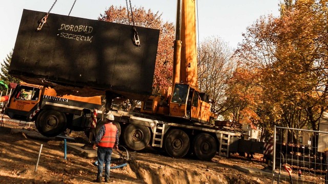 Oprócz wodotrysku zbudowany zostanie również plac zabaw i Szwajowy Ogród Literacki, czyli instalacja wybrana w ramach Szczecińskiego Budżetu Obywatelskiego.