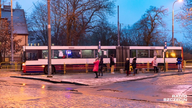 Kiedyś był dla mieszkańców Szczecina oznaką nowoczesności i symbolem luksusu w transporcie miejskim, a po około 20 latach został wypchnięty przez swoich następców. Autobus Volvo B10M, który po raz pierwszy wyjechał na ulice Szczecina w latach 90. wyruszy w piątek w swoją ostatnią trasę.