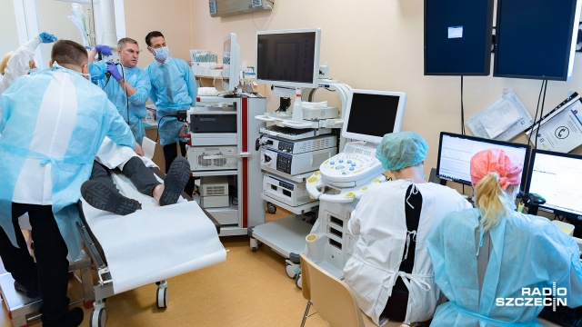 Zamiast kilkugodzinnej operacji zabieg trwa zaledwie kilkanaście minut - w ten sposób są diagnozowani pacjenci z chorobami płuc w szpitalu wojewódzkim w Szczecinie.