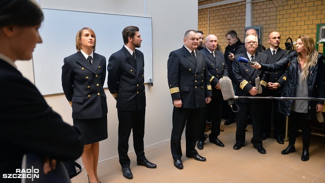 Jak szron wpływa na wydajność domowej lodówki, co się stanie, jeśli w klimatyzacji, w naszym biurze, zabraknie płynu chłodzącego czy jak zadbać o ekologię - odpowiedzi na takie pytania szukają naukowcy i studenci Akademii Morskiej w Szczecinie, w nowym Laboratorium Chłodnictwa i Klimatyzacji.