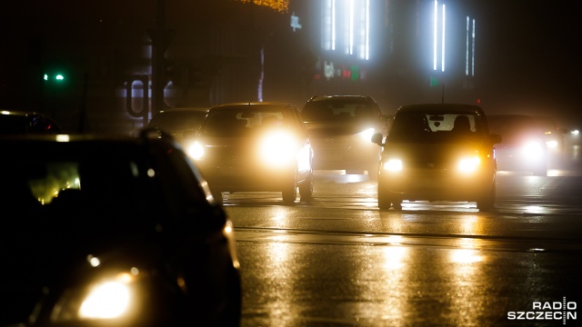 Uwaga na oblodzone drogi w Zachodniopomorskiem - ostrzega Instytut Meteorologii. W Szczecinie temperatura oscyluje w okolicach zera. Nawierzchnie są śliskie.