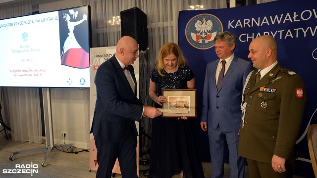 Jest ich około 800 w Polsce - poszkodowanych weteranów, którzy walczyli na misjach stabilizacyjnych w Iraku, Afganistanie na Bałkanach czy brali udział w misjach ONZ. To dla nich w sobotę w Szczecinie odbył się czwarty karnawałowy bal charytatywny.