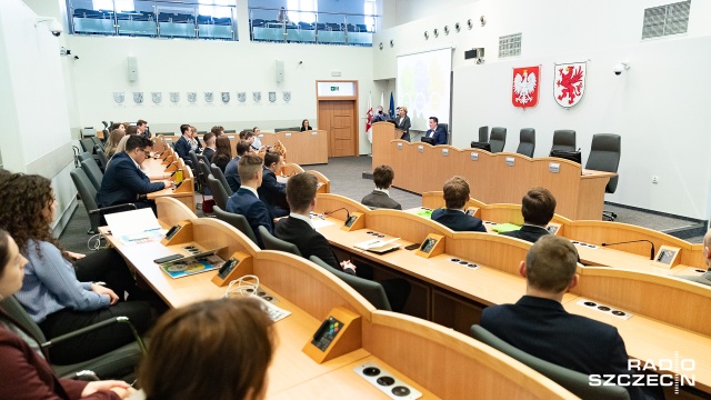 Rozpoczęli obrady od poznania się, wkrótce przedstawią plan działania. Mowa o Radzie Młodzieży przy Sejmiku Województwa Zachodniopomorskiego.