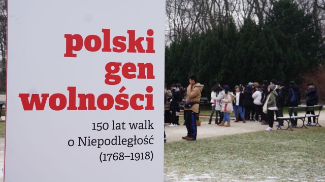 Na dziedzińcu Ministerstwa Edukacji Narodowej można od środy oglądać wystawę plenerową Polski gen wolności. 150 lat walk o Niepodległość (1768-1918).