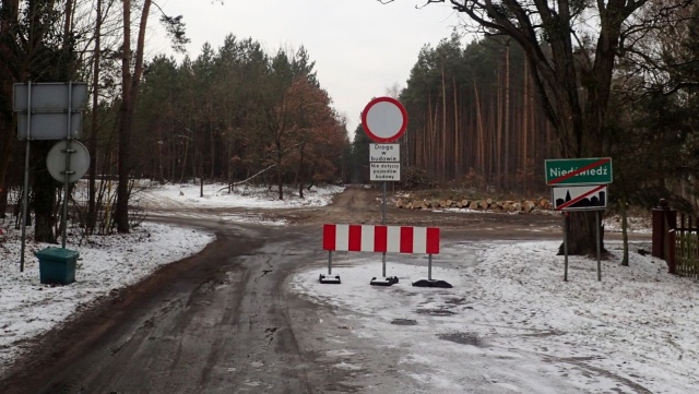 Ruszyła wycinka drzew przeszkadzających w budowie drogi łączącej Niedźwiedź ze Zdunowem. Powstanie ona w ramach budowy II jezdni obwodnicy Kobylanki, Morzyczyna i Zieleniewa, na trasie S10.