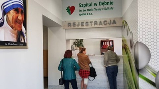Ponad 1,5 mln złotych przekaże powiat myśliborski na ratowane szpitala w Dębnie - taką decyzję podjęli radni powiatu. Środki chce przekazać też gmina Dębno - chodzi o 600 tys. złotych. O tym zadecydują w piątek radni gminy. To jednak tylko część pieniędzy potrzebnych na ratowanie szpitala.