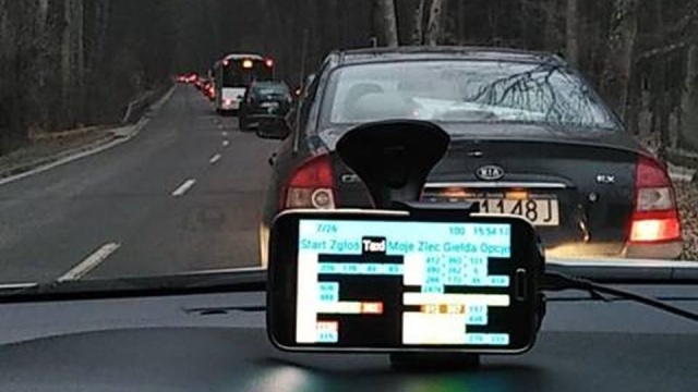 Jedna osoba została ranna w wypadku do jakiego doszło na ulicy Miodowej w Szczecinie. Z autobusem linii 51 zderzył się samochód osobowy.
