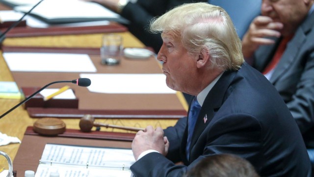 Były współpracownik prezydenta Donalda Trumpa, Roger Stone został aresztowany przez FBI. Postawiono mu zarzut składania fałszywych zeznań w ramach tak zwanego rosyjskiego śledztwa.