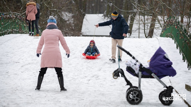 Śnieg, który spadł w ciągu nocy i ferie, które rozpoczęły się w piątek - to recepta na aktywne spędzenie soboty w Szczecinie.